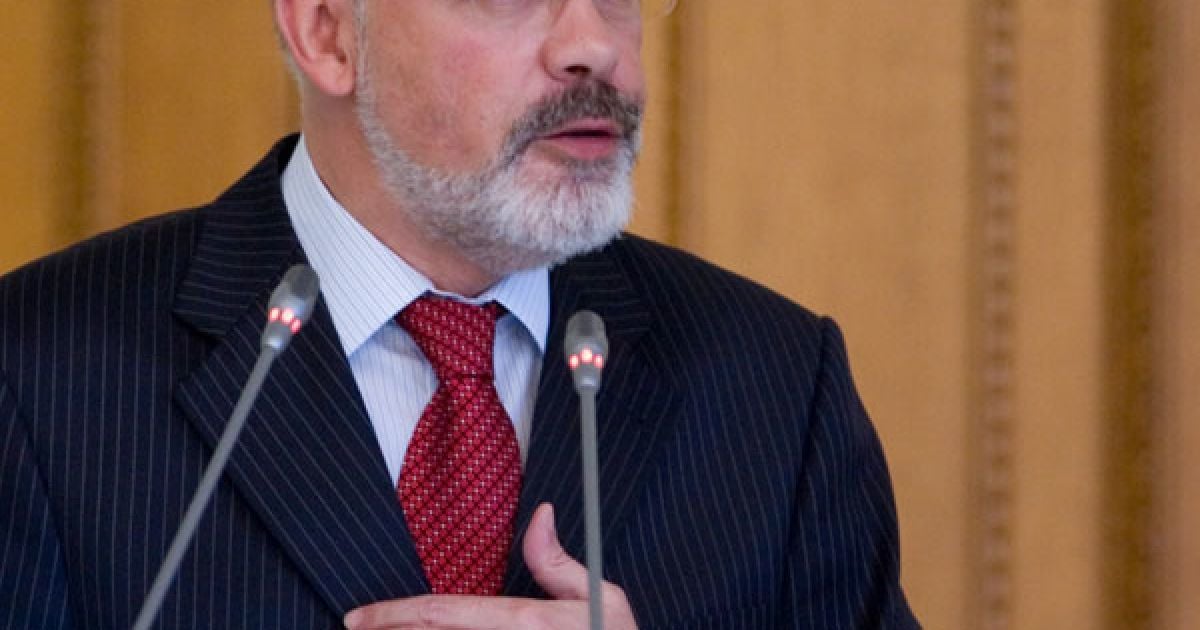 Табачник вирішив, що оцінки з фізкультури більше не потрібні