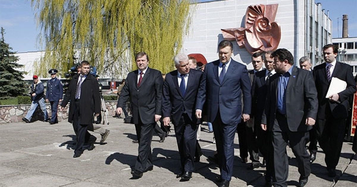 Під час цих заходів президента супроводжував міністр МНС Нестор Шуфрич. / © President.gov.ua