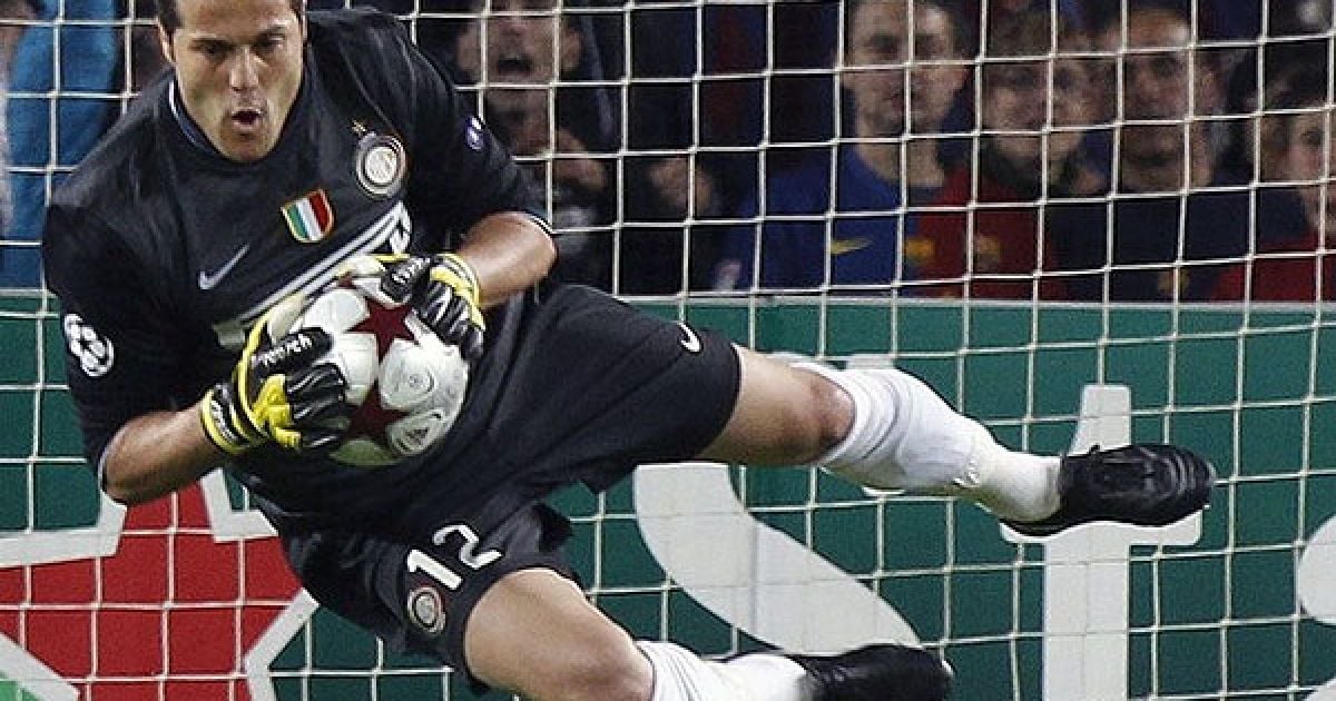 Голкіпер "Інтера" Жуліо Сезар рятує ворота. / © daylife.com