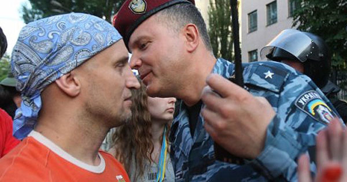 У свою чергу влада, наголошують активісти, хоче відібрати у громадян право на мирні зібрання та свободу вираження думок / © УНІАН