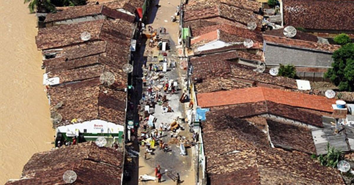 Через розгул стихії у Бразилії десятки тисяч людей залишилися без даху над головою, зруйновано безліч будинків. / © AFP