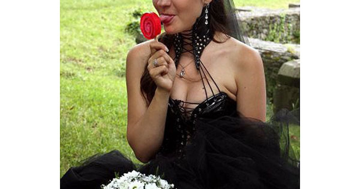 Учасниця 3-го Закарпатського параду наречених в Ужгороді / © УНІАН