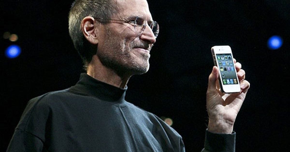 Глава компанії Apple Стів Джобс на щорічній конференції розробників WWDC у Сан-Франциско представив новий смартфон iPhone 4. / © AFP