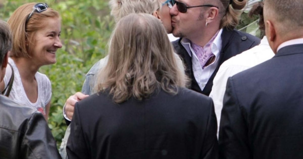 Гості вітали молодят / © LifeShowbiz