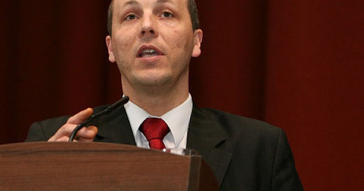 Парубій приніс рушницю, щоб віддати її в МВС