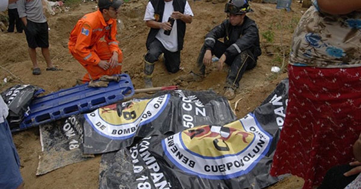 Жертвами стихійного циклону, який сформувався у Тихому океані 29 травня, вже стали більше 90 осіб. / © AFP