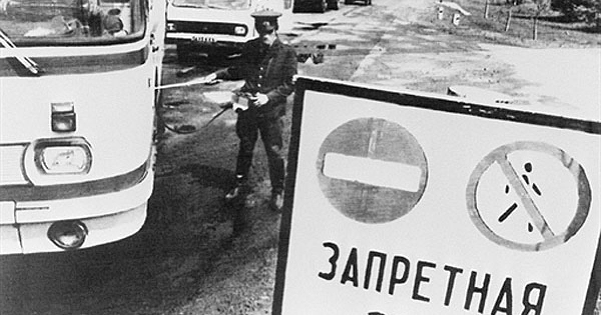 Вночі о 1:23 на 4-му енергоблоці Чорнобильської АЕС в результаті серії теплових вибухів було повністю зруйновано реактор. / © AFP