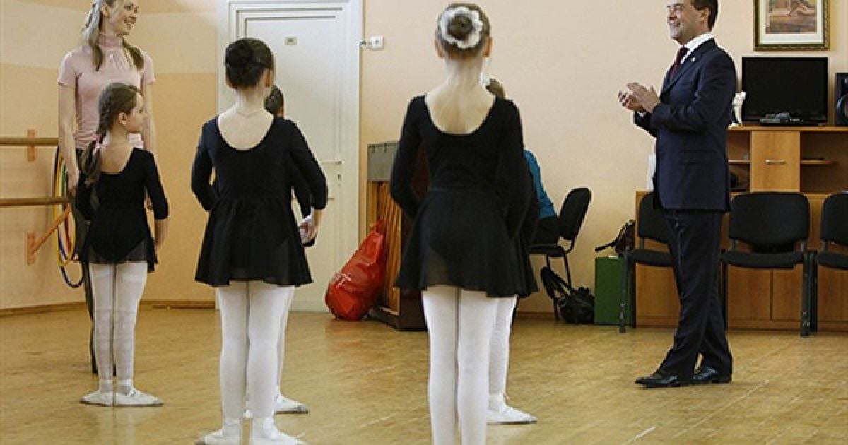 Дмитро Мєдвєдєв відвідав школу у місті Істра, Московська область. / © AFP