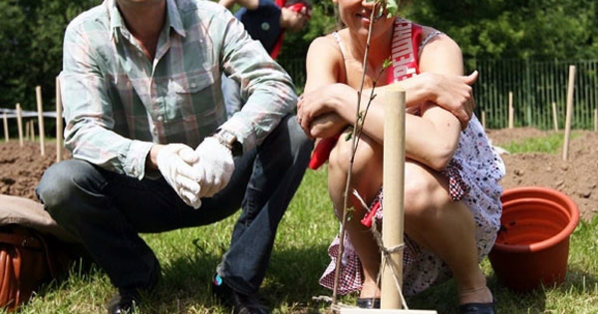 Зірки були у шкільній формі / © LifeShowbiz