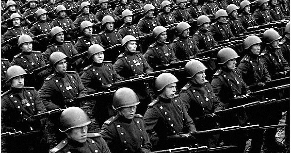 У 1945 році, 24 червня, на Красній площі у Москві пройшов перший парад, присячений перемозі у Великій Вітчизняній війні.