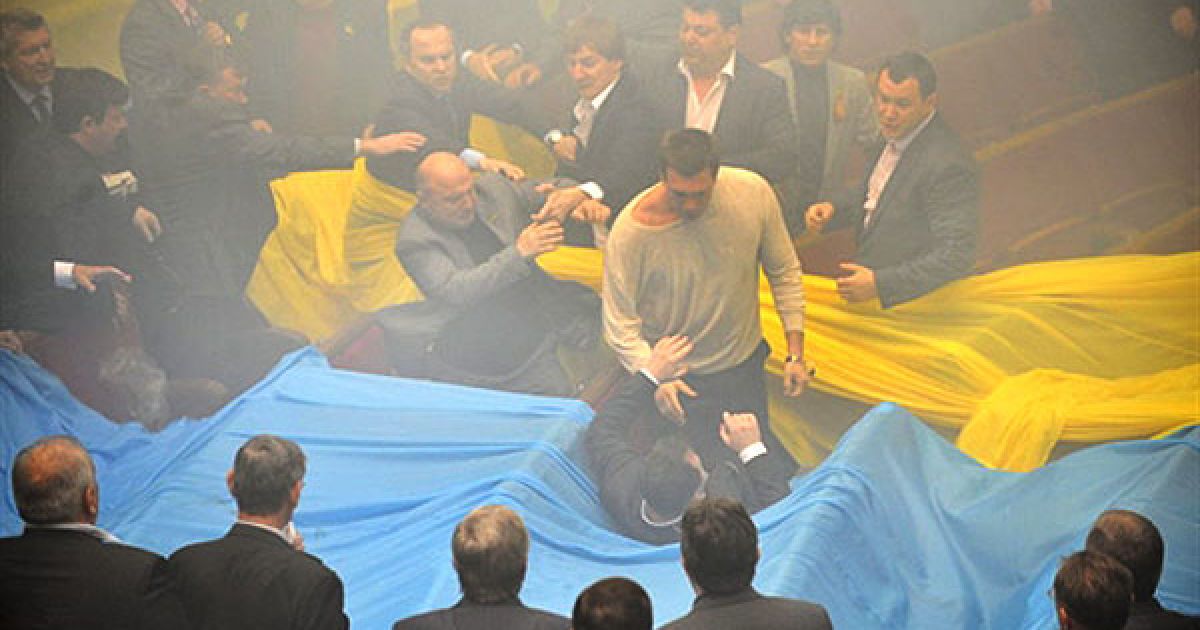 Активну участь у бійці між депутатами взяв міністр з питань надзвичайних ситуацій України Нестор Шуфрич.