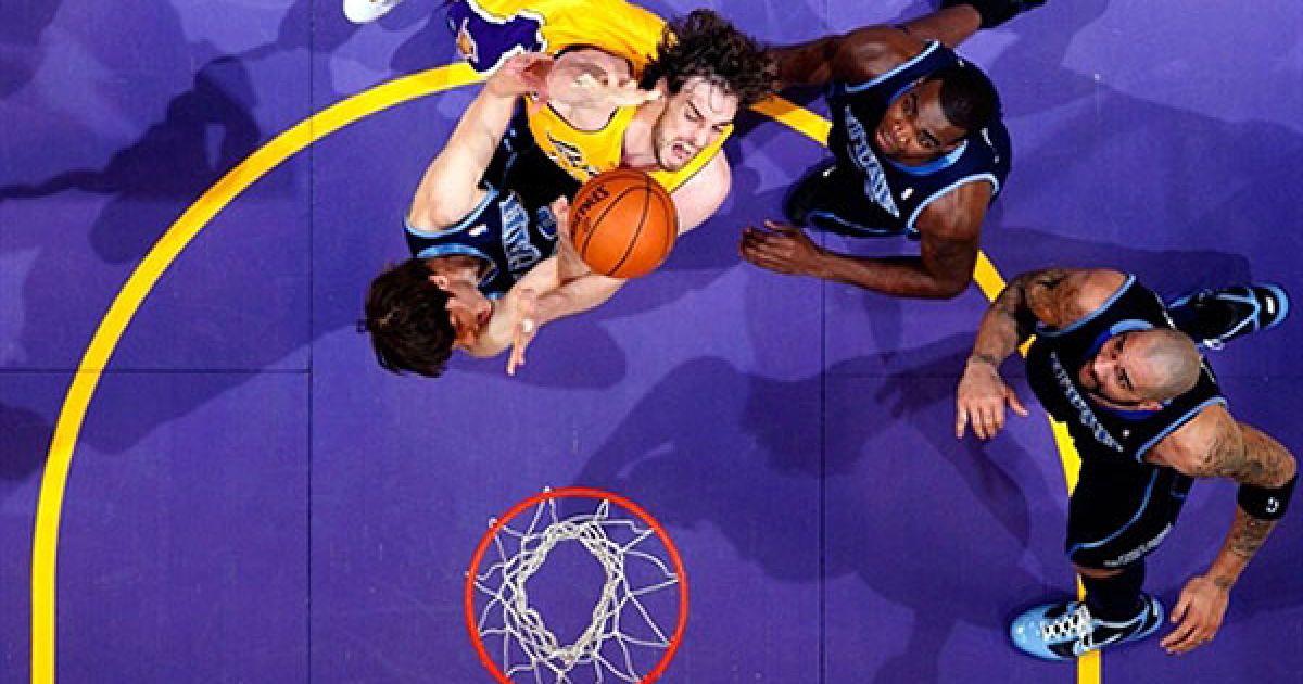 США, Лос-Анджелес. Півфінальна гра західної ліги між "Los Angeles Lakers" і "Utah Jazz". / © AFP