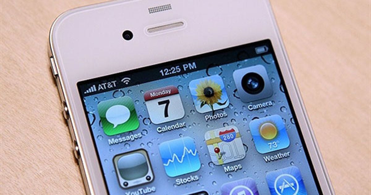 На щорічній конференції розробників WWDC у Сан-Франциско було представлено новий смартфон iPhone 4. / © AFP