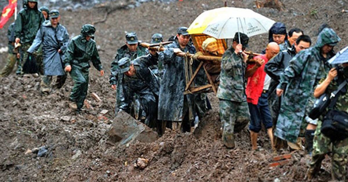 Під шаром каменів і бруle виявилися близько 50 подвір'їв.