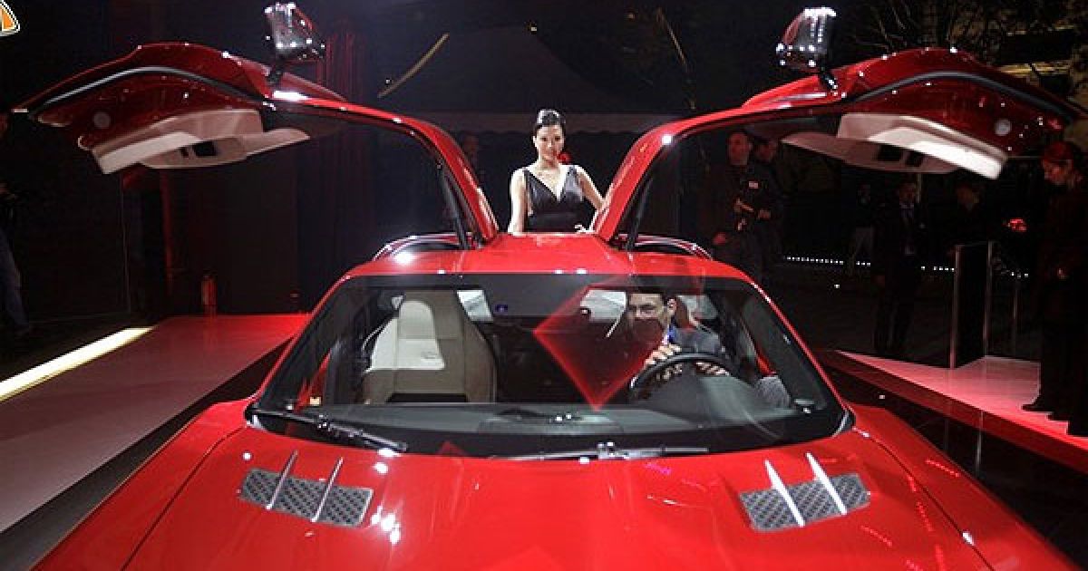 Світова прем’єра Mercedes-Benz SLS AMG на пекінському автосалоні. / © Getty Images/Fotobank