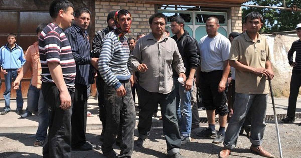 В Оші ситуація почала стабілізуватися. Стрілянина стихла, утім, в місті панує хаос &ndash; в деяких районах немає їжі, електрики, газу, лікарні переповнені. / © Getty Images/Fotobank