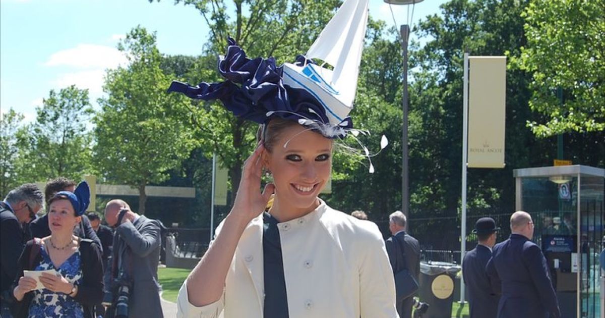 Катя Осадча вразила британських леді епатажним капелюшком / © news.bbc.co.uk