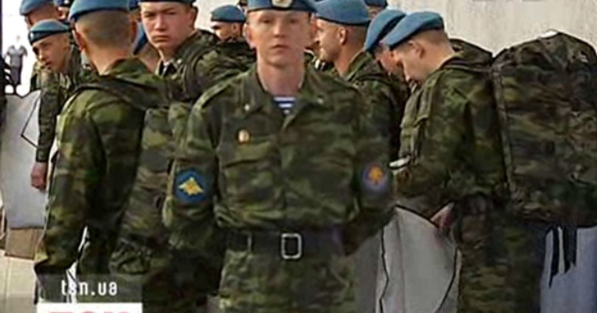 Російським солдатам тепер доведеться щоранку співати гімн