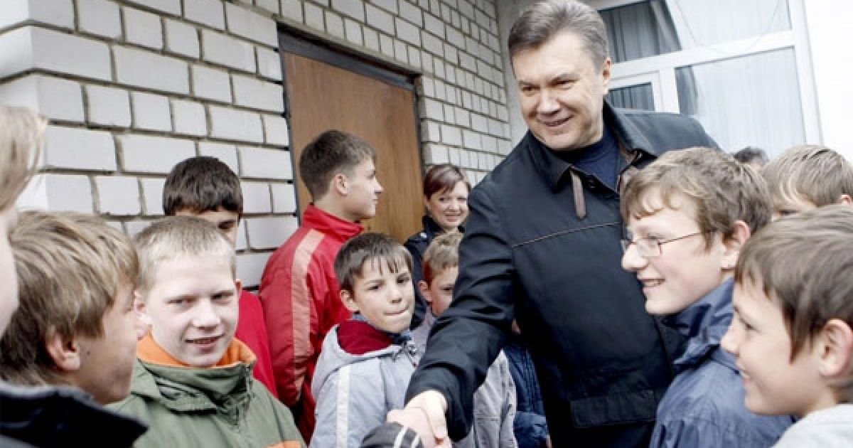 Президент України Віктор Янукович відвідав дитячий будинок "Любисток", розташований у селі Нові Петрівці Вишгородського району на Київщині. / © President.gov.ua