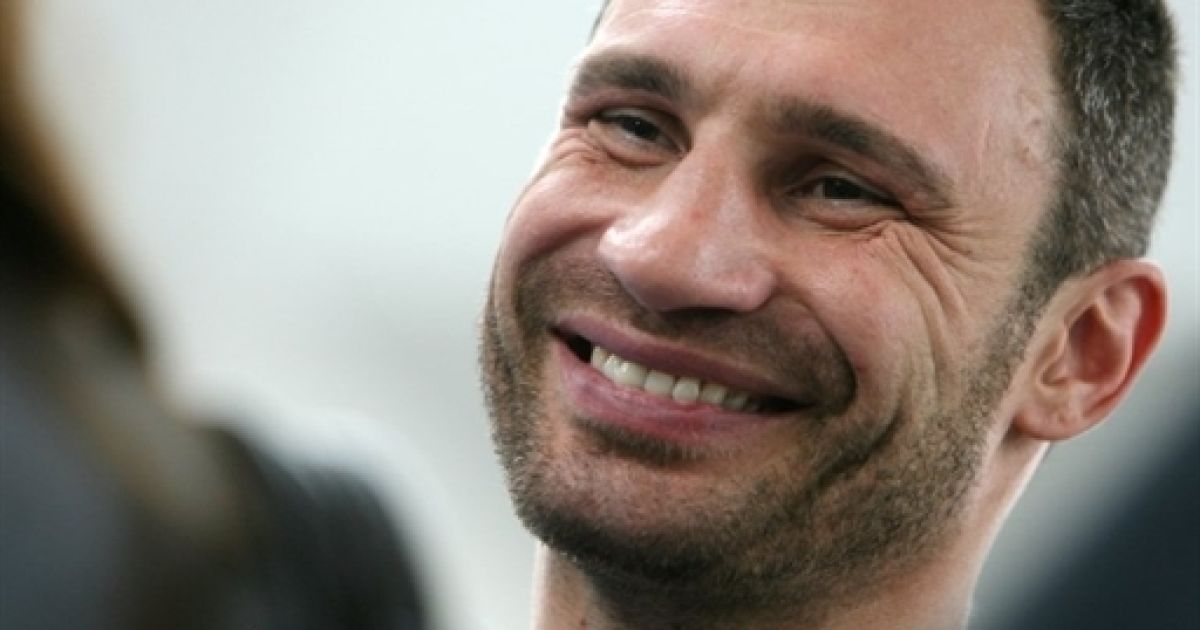 "Бій буде непростим, але я повністю готовий, і ні на хвилину не розслабляюся", - заявив Віталій Кличко. / © AFP