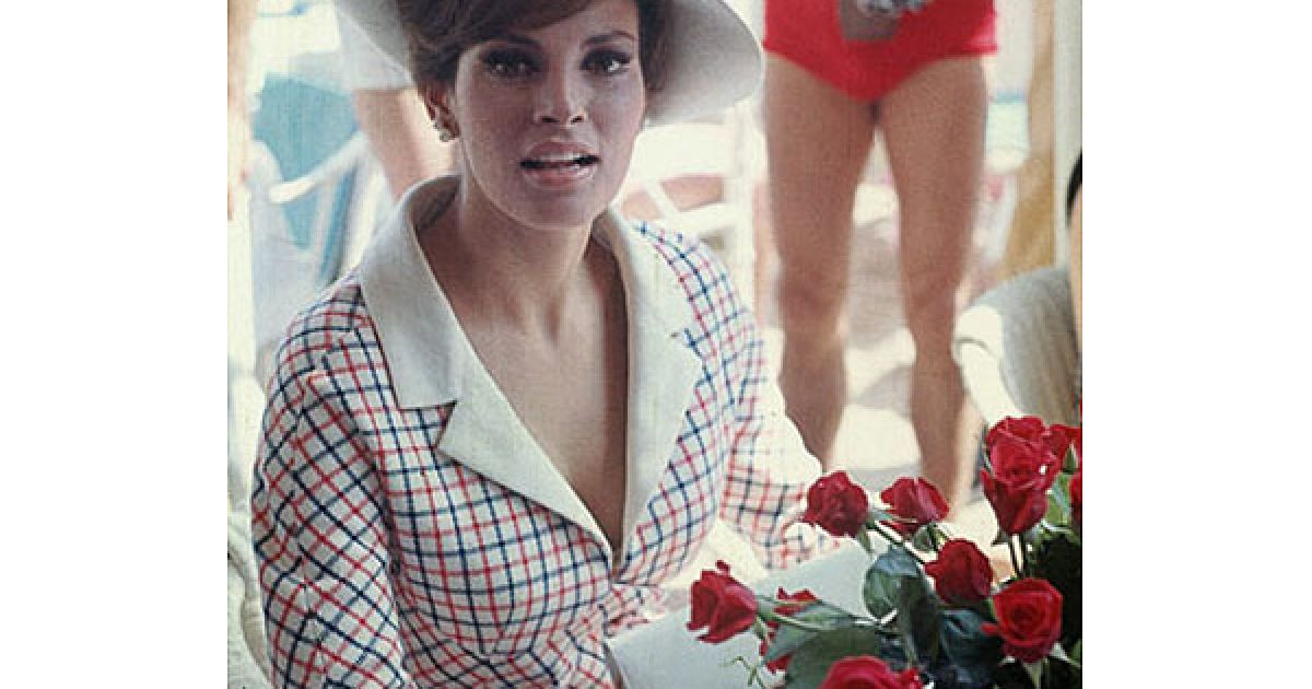 1966 рік. Актриса Рейчел Уелш на Каннському кінофестивалі. / © Getty Images/Fotobank