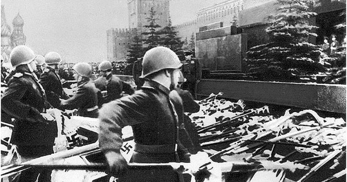 У 1945 році, 24 червня, на Красній площі у Москві пройшов перший парад, присячений перемозі у Великій Вітчизняній війні.