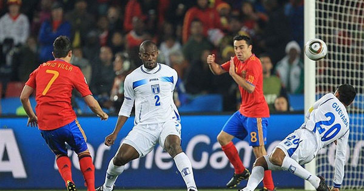 На 51-й хвилині Давід Вілья пробив з лінії карного майданчика. / © AFP