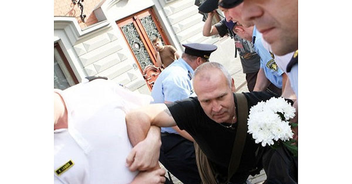 Поліція зупинила більшу частину учасників ходи, які намагалися дійти до монументу Батьківщині і Свободі.