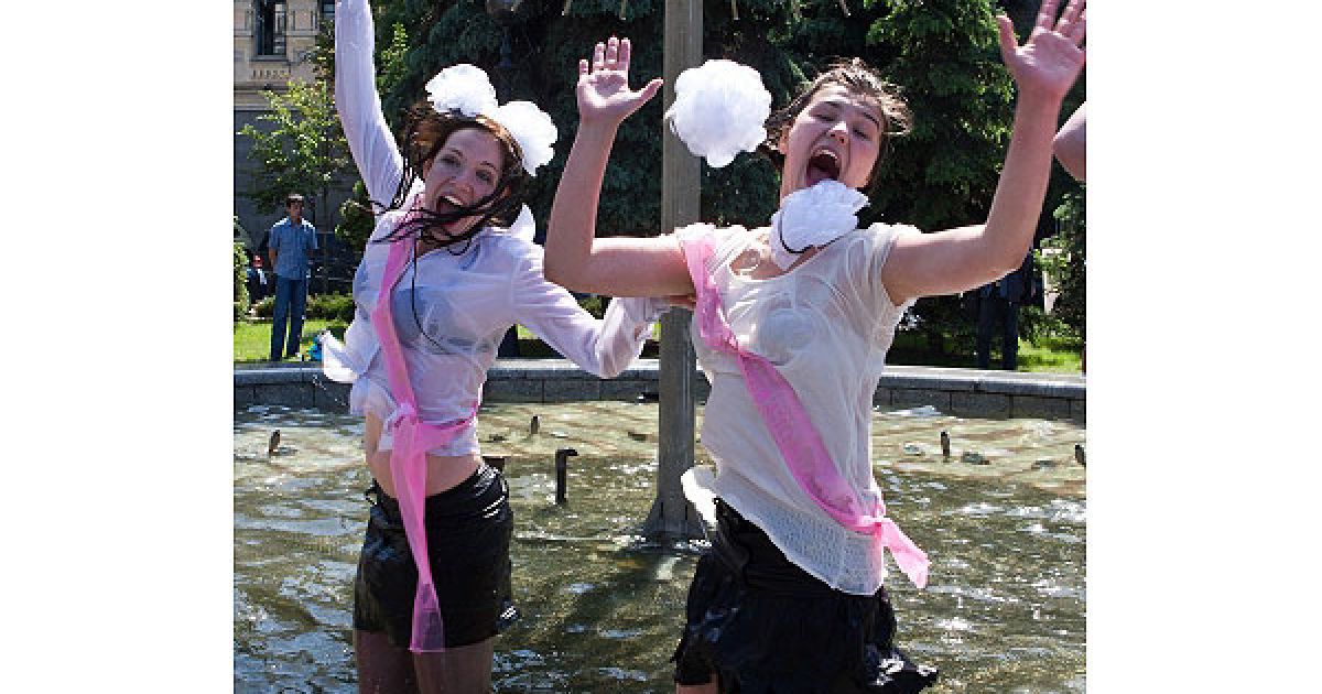 В більшості київських шкіл останній дзвоник цього року провели 28 травня. Фото: Украинское фото / © Украинское Фото