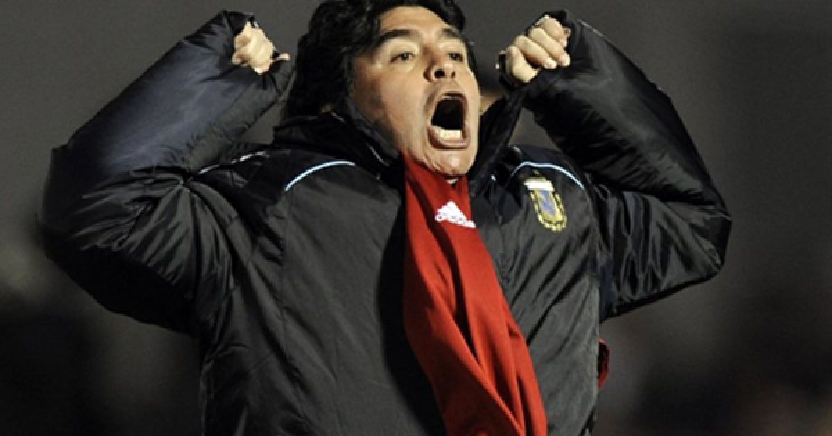 Головний тренер збірної Аргентини Дієго Марадона радіє виходу своєї команди до фіналу ЧС-2010 після матчу проти Уругваю у Монтевідео. / © AFP