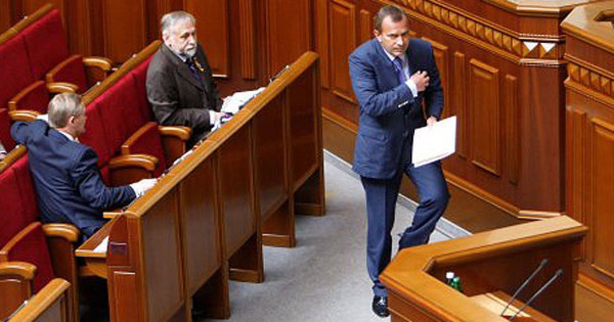 Перший віце-прем&rsquo;єр-міністр України Андрій Клюєв перед виступом у Верховній раді / © УНІАН