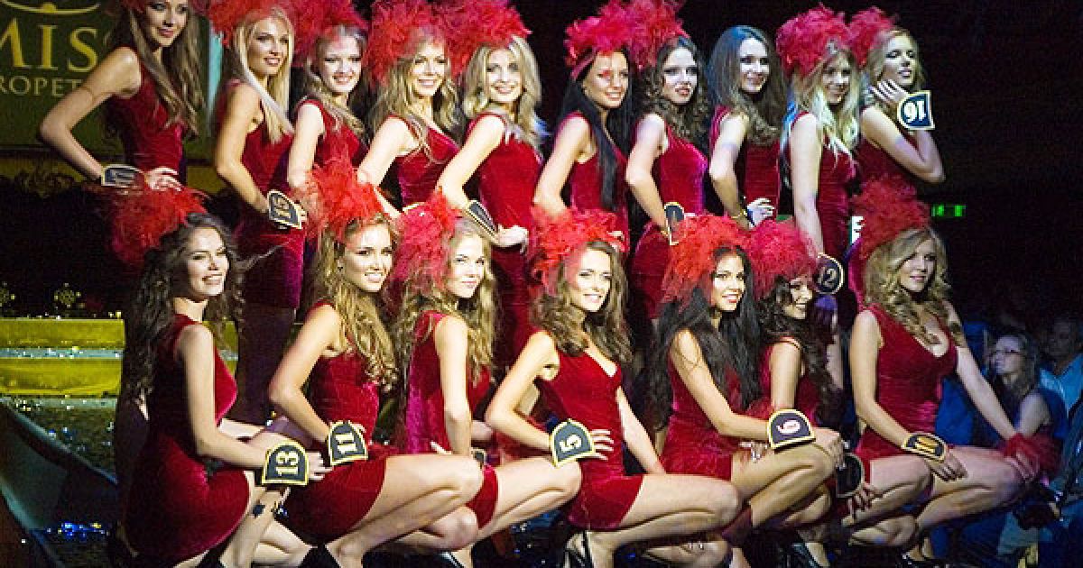 У Дніпрпетровську відбувся конкурс краси "Міс Дніпропетровськ-2010", в якому взяли участь 17 найпривабливіших дівчат міста. / © Украинское Фото