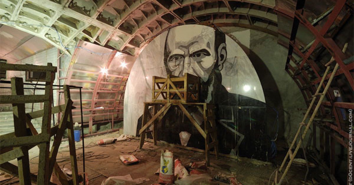 Вестибюль станції метро "Достоєвська" у Москві