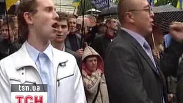 Янукович считает акции протеста во Львове политическим заказом