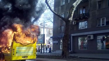 5 травня в центрі Одеси під час руху загорілося маршрутне таксі "Богдан" з пасажирами. / © Таймер Одесса