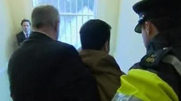 Главу иранского МИДа забросали яйцами