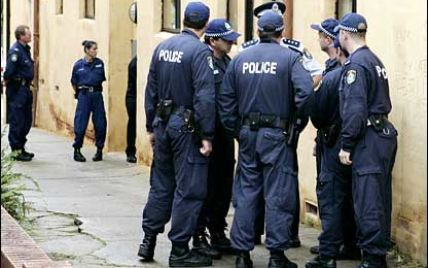 Австралійський суд дозволив брутально лаятись на поліцейських