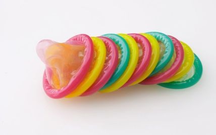 Швейцарці почали продавати презервативи для дітей