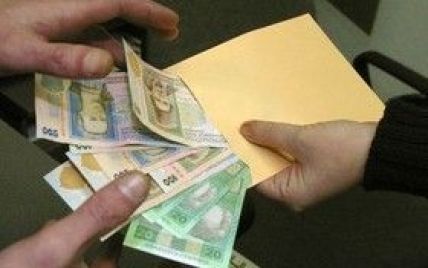Зарплати українців різко знизились