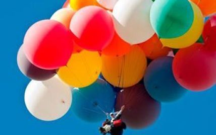 Американець перетнув Ла-Манш на повітряних кульках