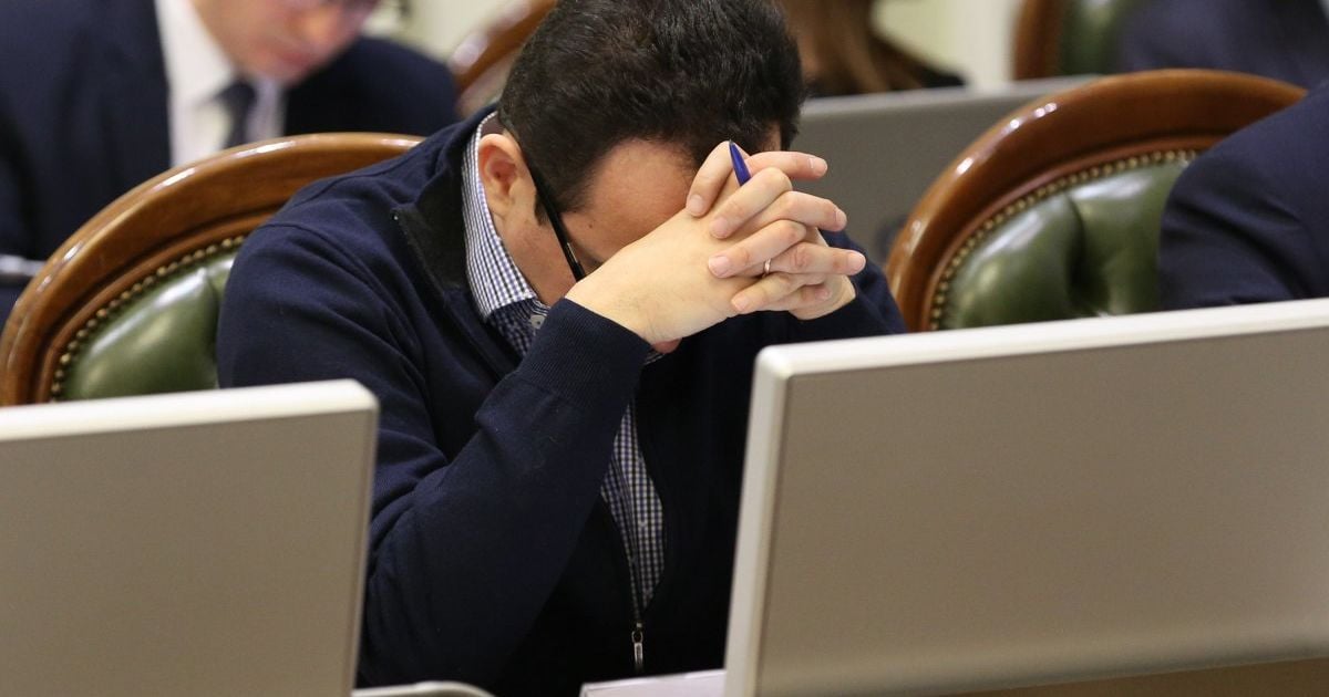 Тотальный подкуп всеми всех: кандидаты в президенты обвиняют друг друга в создании избирательных "сеток"
