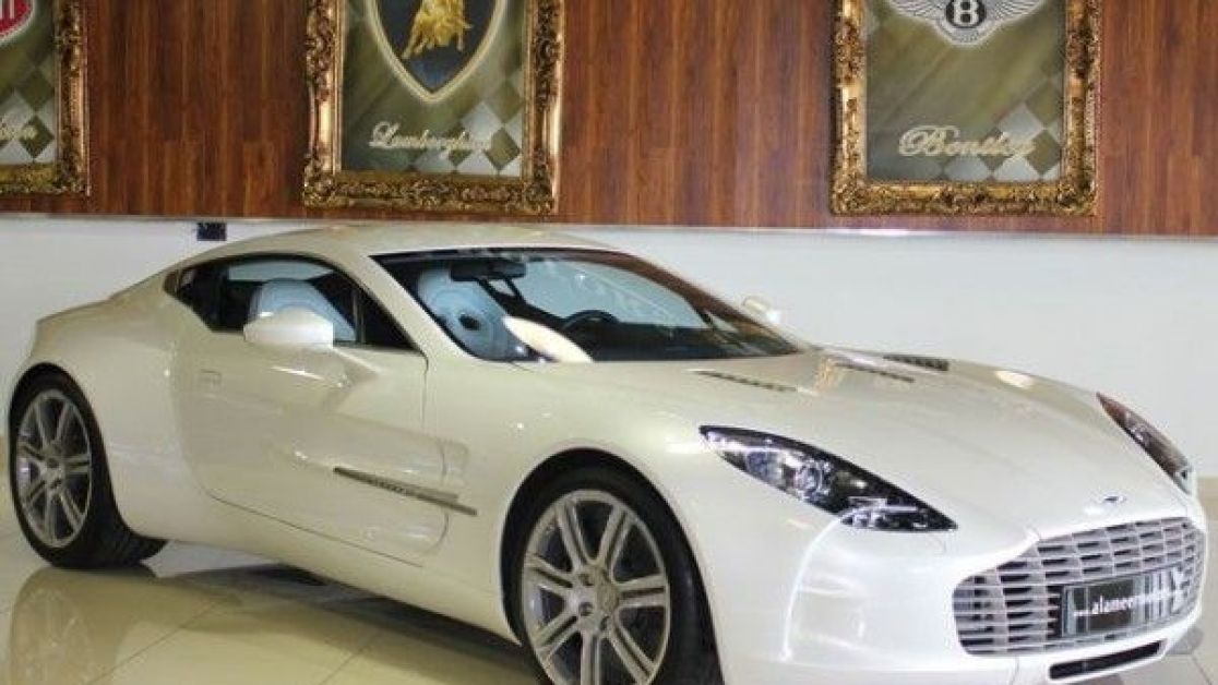 ASTON MARTIN ONE 77 ����������