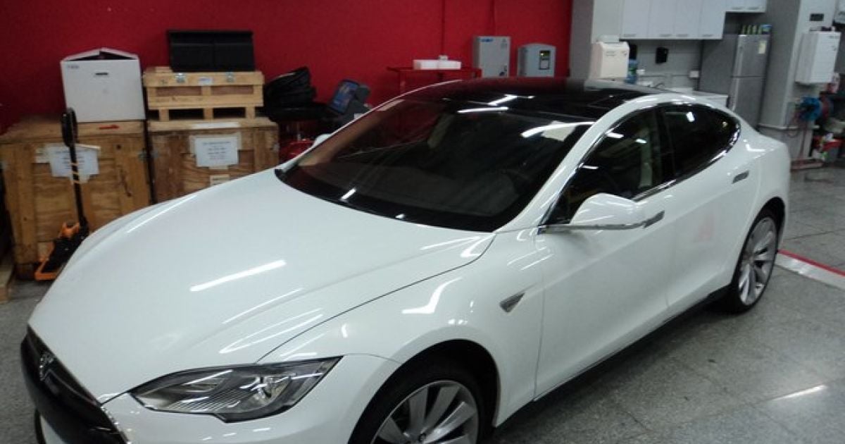 В Украине появился первый электромобиль Tesla