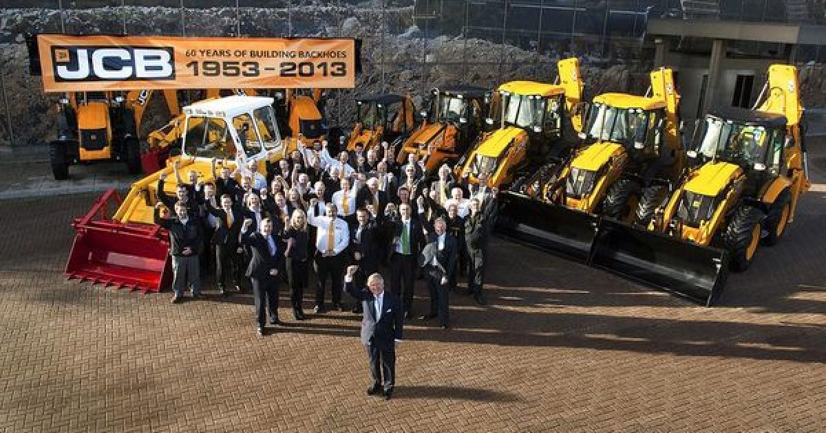 JCB отмечает бриллиантовый юбилей экскаватора-погрузчика