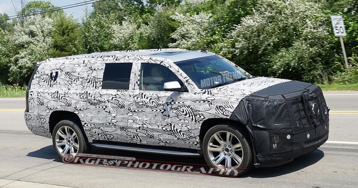 В Сети появились фото салона нового Cadillac Escalade