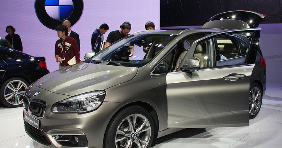 Публике показали первый переднеприводный BMW
