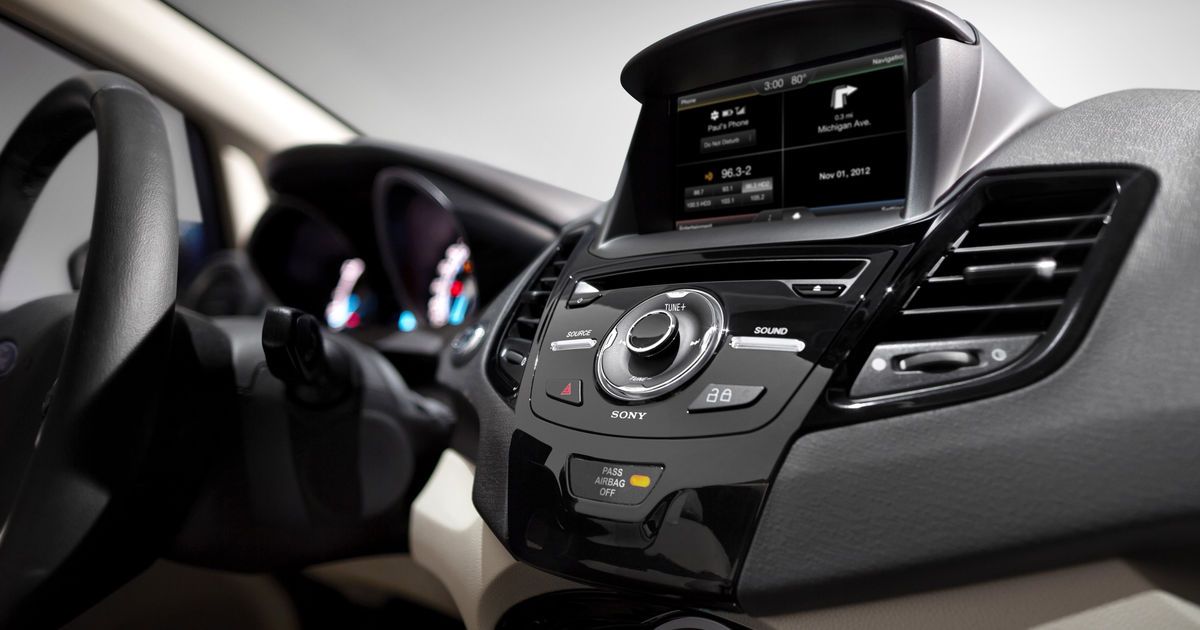 Ford добавит в мультимедийную систему кнопки