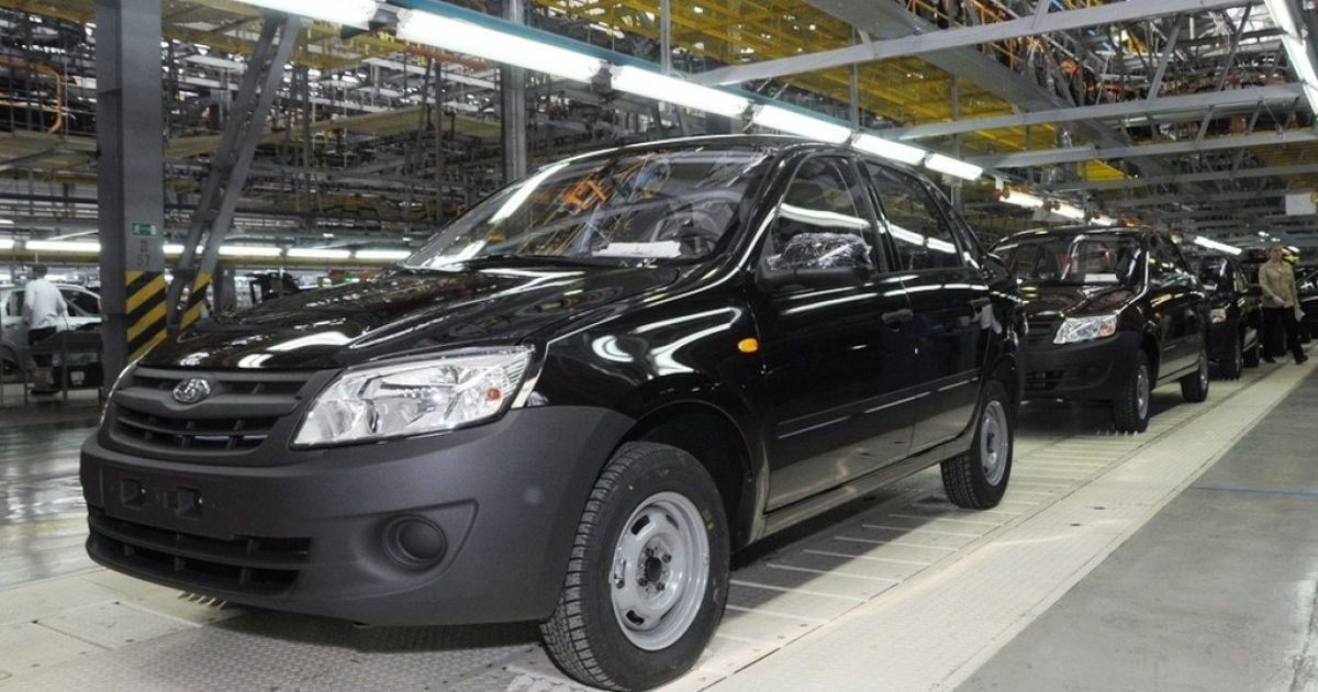 Імпортозаміщення за кордоном не потрібно: власникам "спрощеної" моделі LADA заборонили виїжджати за межі РФ