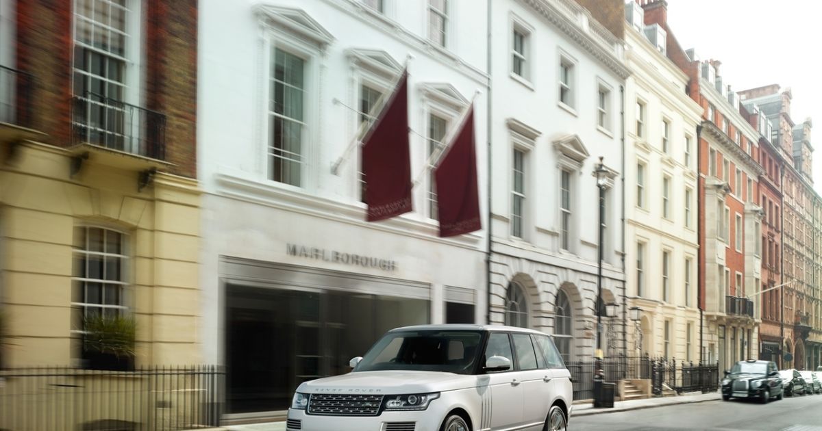 На рынок вышел "растянутый" Range Rover