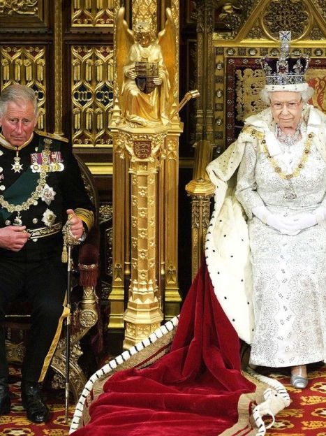 Принц Чарльз и королева Елизавета II / © East News